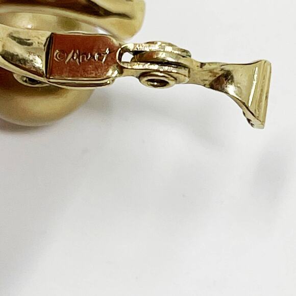 Monet Gold Tone Bead Clip On Earrings Vintage Drop Dangle Fashion Statement - Picture 5 of 5